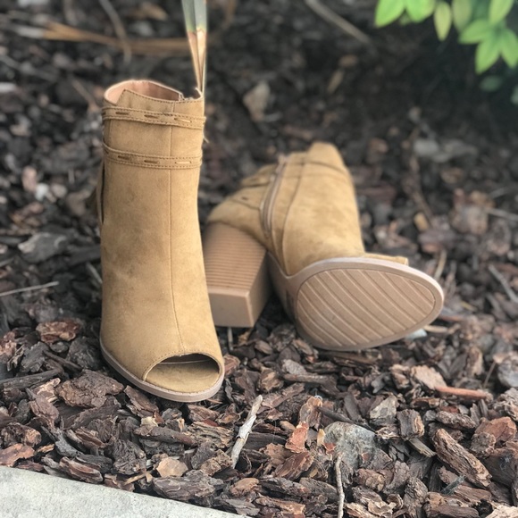 Moss tassel wrapped peep toe suede booties - Picture 4 of 4